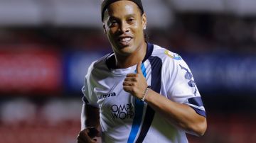Ronaldinho anunció este martes su retiro de las canchas