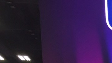 El legendario Anthony Muñoz (gorra blanca) dirige su campamento infantil de fútbol americano ‘NFL Play 60’ en el Centro de Convenciones de Minneapolis.