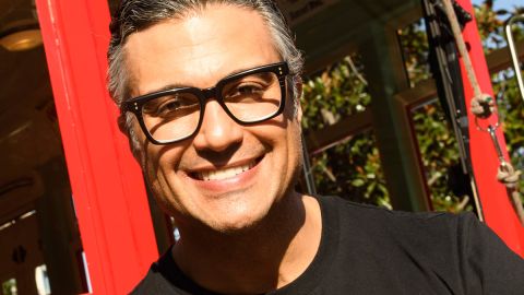 Jaime Camil pasó un día de diversión en el Disneyland Resort