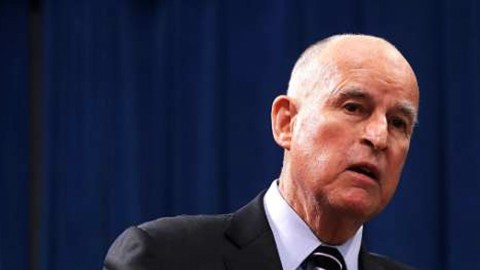 Brown señaló que todas las naciones están de acuerdo excepto una y eso es solamente debido a un hombre: Donald Trump.