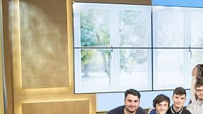 Noel y Sue Radford con la familia al completo.