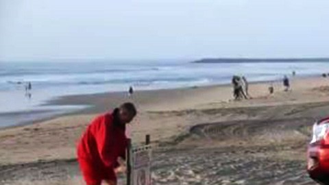 Las condiciones pueden provocar inundaciones, además de cobrar la vida de la persona que se atreva a meterse al mar.