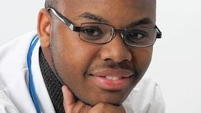 Malachi Love-Robinson, está acusado de practicar medicina sin tener una licencia.