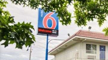 La cadena Motel 6 enfrenta una demanda por discriminación contra huéspedes latinos (Foto-archivo)