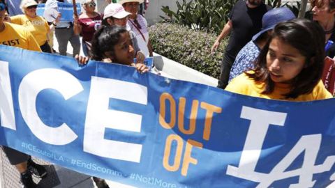 protesta-redadas-indocumentados-los-angeles-california-la-opinion