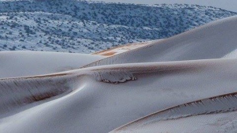 Una inusual tormenta de nieve cayó en el desierto más caluroso del mundo. Twitter
