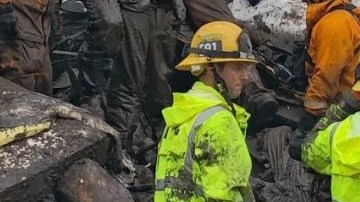 La niña de 14 años estuvo atrapada durante horas en una casa destruída.