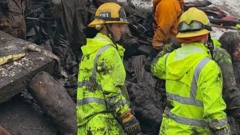 La niña de 14 años estuvo atrapada durante horas en una casa destruída.