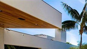 La residencia tiene siete recámaras y una espectacular vista al mar.