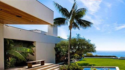 La residencia tiene siete recámaras y una espectacular vista al mar.