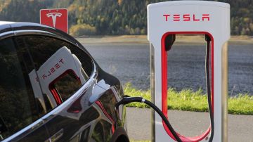 En todo el mundo, Tesla tiene 8,496 bombas Supercharger en 1,130 ubicaciones