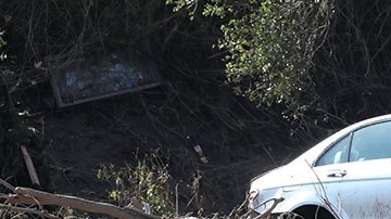 Se está ayudando en tareas como hacer reclamos a compañías de seguro y entrega de correo.