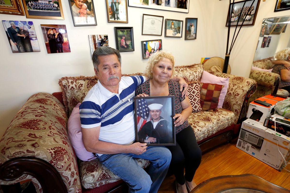 El inmigrante Lorenzo Marín Lara junto a su esposa Gloria López./ Foto: Aurelia Ventura.