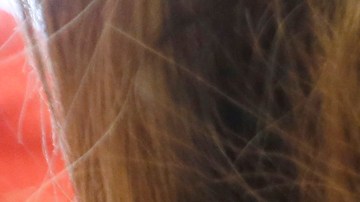 Kimberly Gama Rivas besa a su recién nacida Carla Rivas. / foto: Aurelia Ventura