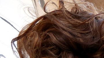 El exalcalde Antonio Villaraigosa junto a los concejales angelinos Curren Price y   Marqueece Harris-Dawson visitando una escuela del sur de la ciudad. (Aurelia Ventura/La Opinion)