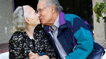 02/12/18 / LOS ANGELES/ Senior couple Mauro and Cuca Castaneda celebrate 71 years of marriage. (Photo by Aurelia Ventura/La Opinion)
