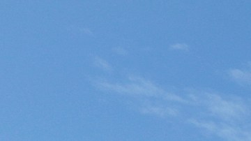 Tony Ortuño (i), Luis Gómez (c) y Alberto Donjuán (d) son miembros del Centro LGBT del condado de Orange.