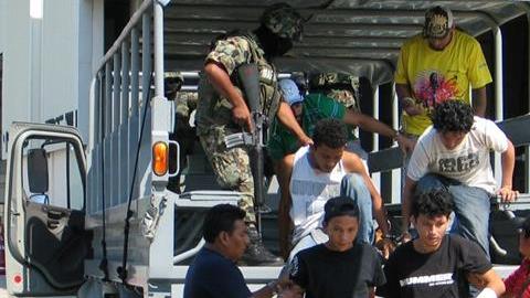 Algunos fueron localizados en camiones.