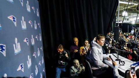 Los periodistas que cubran el Super Bowl llevarán un chip integrado