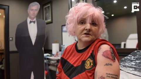 Vivien Bodycote tiene tatuado rostros y frases de Mourinho por todo el cuerpo