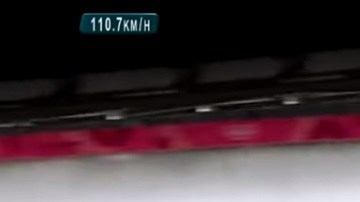 Emily Sweeney no pudo controlar el trineo y se impactó