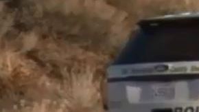 Brigada de rescate del SBSD retira el cuerpo de la víctima.