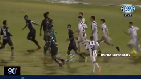 Una bronca se desató entre Independiente del Valle y River Plate de Uruguay