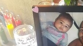Con encendido de velas, los amigos y parientes rinden tributo a Anthony Jacob Weber, quien aparece en esta fotografía al lado de su pequeña hija..