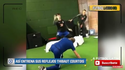 Thibaut Courtois sorprendió con su habilidad con pelotas de ping pong