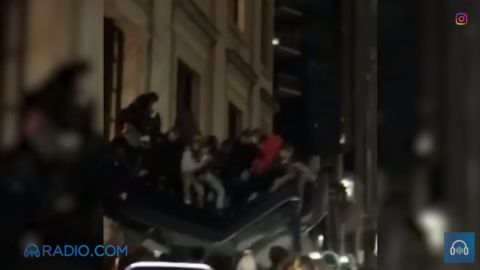 La estructura de un hotel en Philadelphia no soportó el pero de los fanáticos