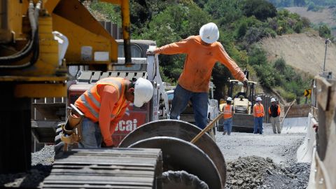 La reducción de ayuda federal para las ciudades y estados podría obligar a un aumento en los impuestos a la propiedad y el cobro de peajes.