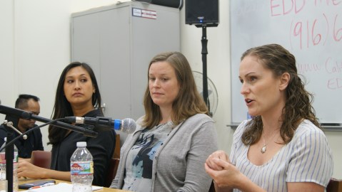 Kacie Finnicum, Julia Frudden y Julia Parish, expertas de asuntos laborales, analizan el aumento del pago de la Licencia Familiar en San Francisco. (Fernando Torres / La Opinión de la Bahía)