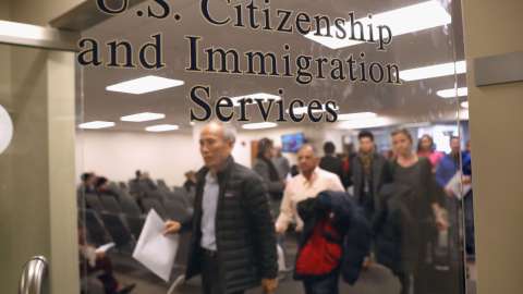 USCIS realiza ajustes al otorgamiento de visas laborales.