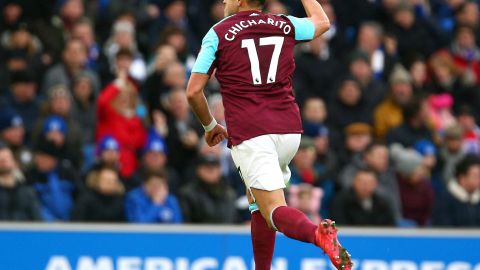 Javier "Chicharito" Hernández hizo un golazo, pero el West perdió 3-1 con Brighton