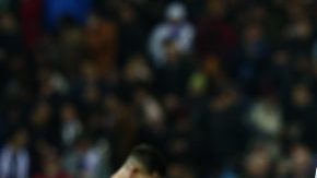Cristiano Ronaldo del Real Madrid y Neymar JR del Paris Saint-Germain fundidos en un abrazo durante el partido de la UEFA Champions League (Foto: Gonzalo Arroyo Moreno/Getty Images)