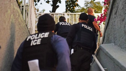 Agentes de ICE durante un operativo en Los Ángeles. (ICE)