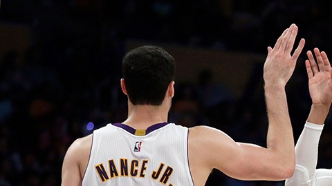 Cavaliers obtiene a dos jugadores jóvenes que podrán dar más apoyo a LeBron James.