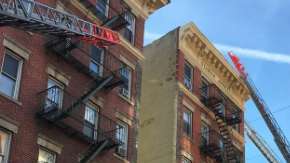 Más de un centenar de bomberos apagaron las llamas en la calle Mulberry, de Manhattan.