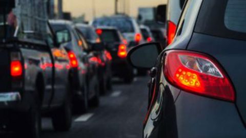 El congestionamiento de calles y autopistas de Los Ángeles ya tiene fama mundial.