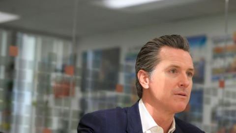 Aun admitiendo que llevará tiempo, Gavin Newsom asegura que está comprometido con el sistema de único pagandor.