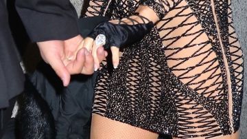Paris Hilton y su anillo de compromiso.
