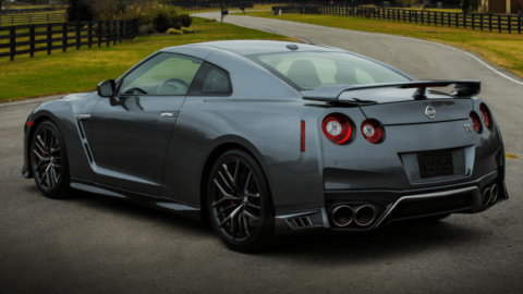 El Nissan GT-R es uno de los miembros de esta lista