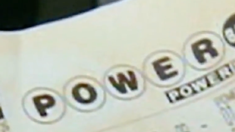 Se destapa estafa de empleados que comunican que los boletos de lotería no están premiados cuando en realidad sí lo están.