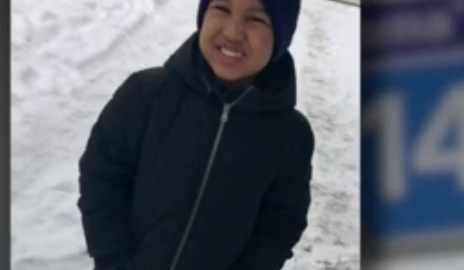 Zion, un pequeño que se encontraba en el asiento trasero de un coche robado.