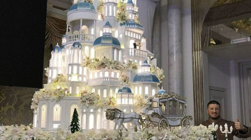 Renat Agzamov realiza esta tarta de bodas.