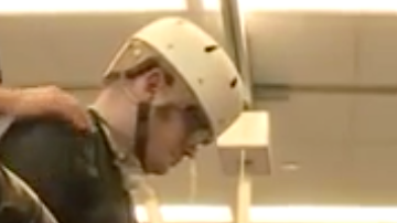 Un agente de policía gravemente herido se recupera de manera asombrosa.