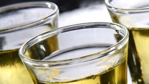 Aunque el caballito se usa comúnmente para beber tequila, no es el método más recomendado para consumirlo.