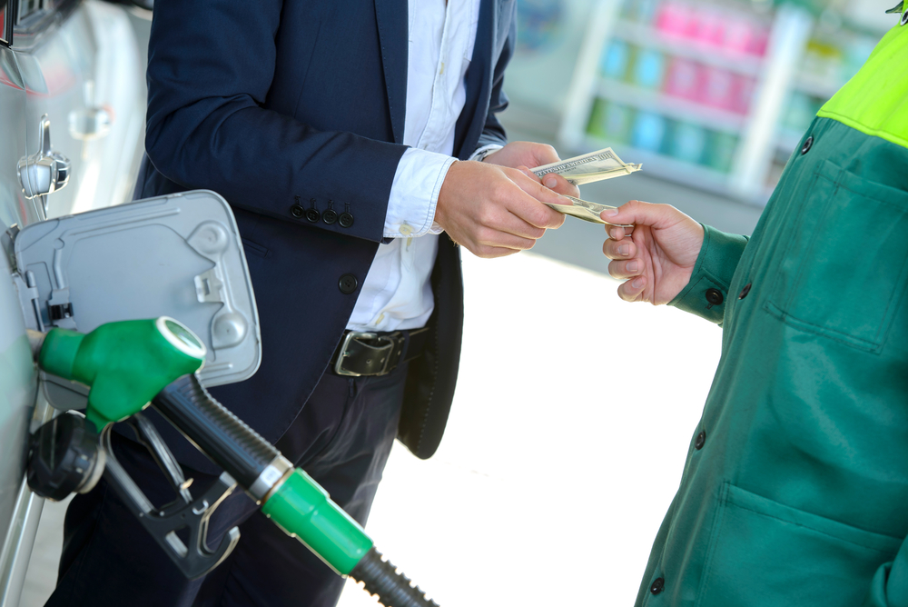 Hay varias tácticas para ahorrar lo que más se pueda en gasolina.