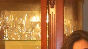 Neófita, de 47 años, acompañada de sus hijos, poco antes de ser deportada.