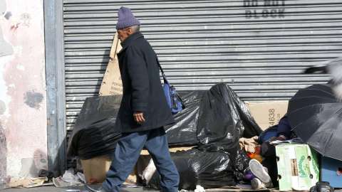 El área de Skid Row, en el centro de Los Ángeles, alberga a cerca de 2,000 personas sin hogar